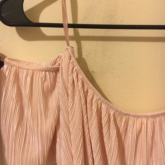 NWT Nordstrom med. off the shoulder light pink top - Picture 2 of 2